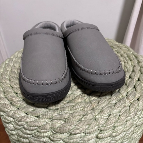 MyPillow MySlipper All Season Gray Leather Comfort Slip-On Slippers NWOB - Picture 4 of 8